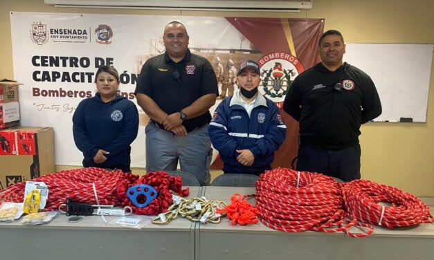 DONAN EMPRENDEDORES DEL VALLE DE GUADALUPE MÁS DE 145 MIL PESOS A BOMBEROS