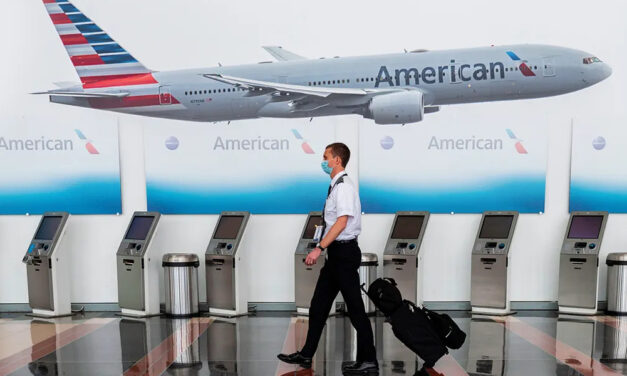 REGISTRA AMERICAN AIRLINES UN DÉFICIT DE INGRESOS PERO PREVÉ MEJORES PERSPECTIVAS