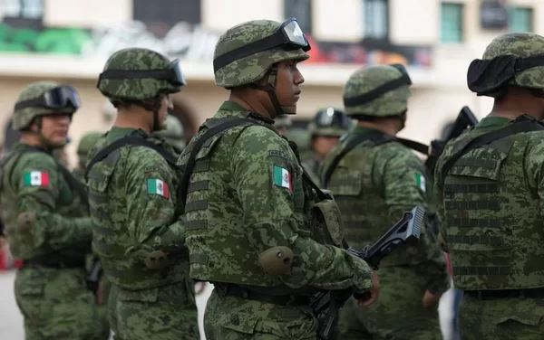 SUBIRÁN SALARIOS DE SOLDADOS, MARINOS, POLICÍAS Y PERSONAL MÉDICO EN MÉXICO