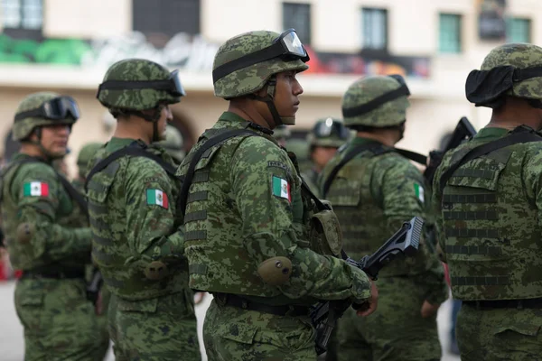 SUBIRÁN SALARIOS DE SOLDADOS, MARINOS, POLICÍAS Y PERSONAL MÉDICO EN MÉXICO