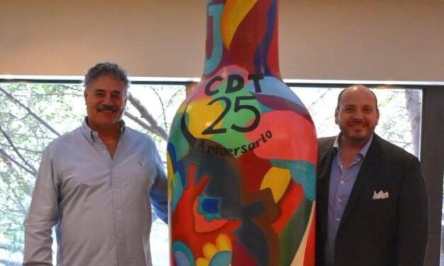 EMBELLECERÁN TIJUANA CON EXPOSICIÓN DE BOTELLAS DE VINO GIGANTES