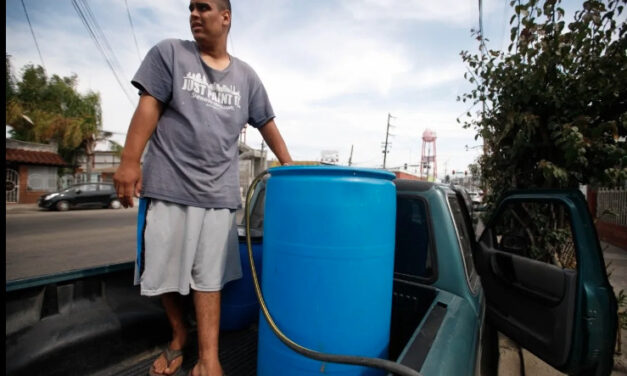 SE PREVIENEN VECINOS ANTE CORTES DE AGUA