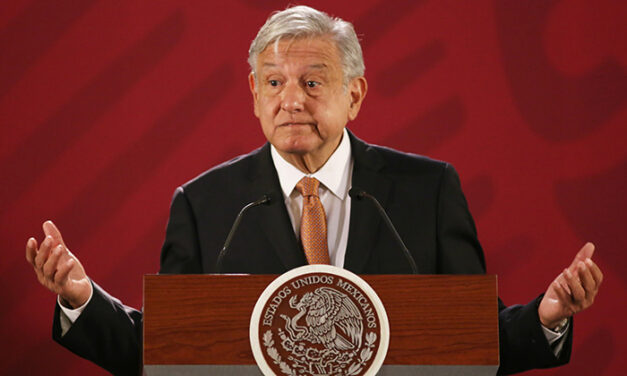 PRESENTARÁ AMLO REFORMA PARA QUE FUNCIONARIOS NO GANEN MÁS QUE EL PRESIDENTE