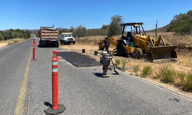 INVIERTEN MÁS DE MEDIO MILLÓN DE PESOS EN BACHEO DE LA RUTA DEL VINO