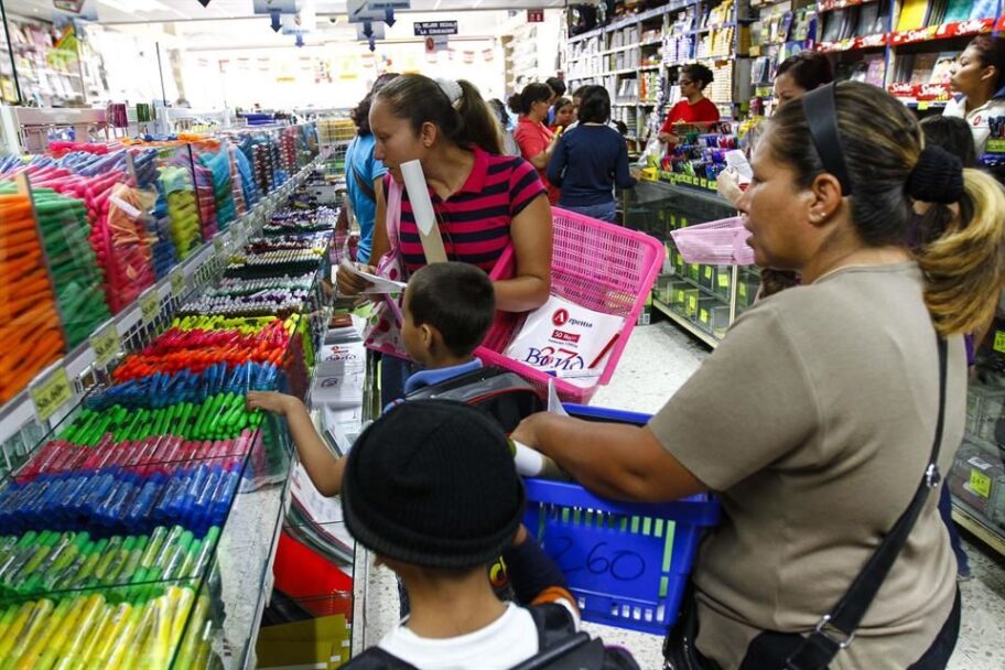 SE DISPARA ALZA DE PRECIOS EN ÚTILES ESCOLARES
