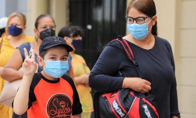 RECOMIENDAN VACUNAR CONTRA EL COVID A MENORES PREVIO AL REGRESO A CLASES 