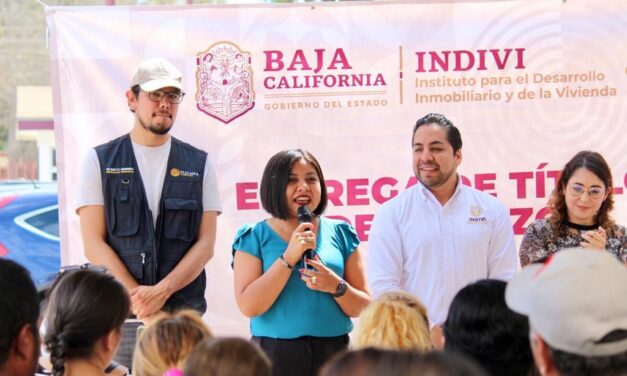 ENTREGA GOBIERNO DEL ESTADO TÍTULOS DE PROPIEDAD A DAMNIFICADOS POR DERRUMBES