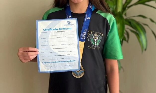 ROMPE ELISA PÉREZ RÉCORD CON VIGENCIA DE 25 AÑOS EN LA NATACIÓN INFANTIL