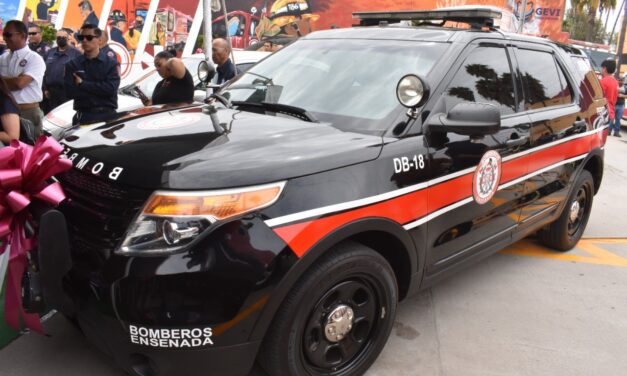 RECIBIERON BOMBEROS DE ENSENADA EQUIPAMIENTO POR 5 MDP