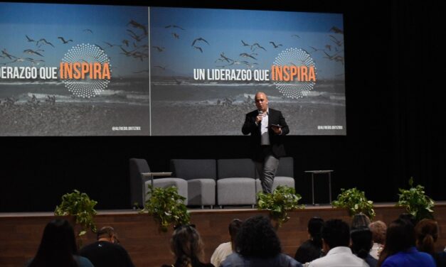 DEBE LIDERAZGO ESTAR COMPROMETIDO CON EL DESARROLLO DE LA PERSONA