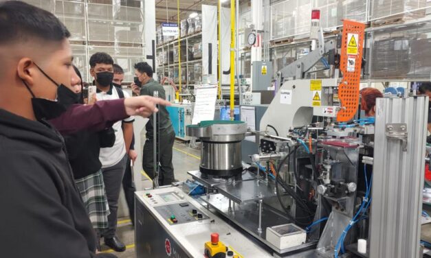 VISITARON ESTUDIANTES DE CONALEP BC TIJUANA I A LA EMPRESA AVERY PRODUCTS