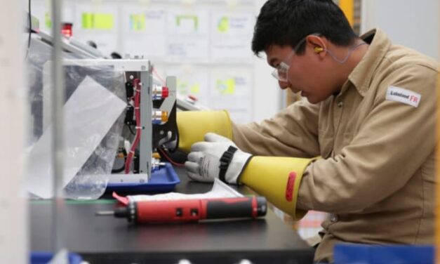 PREVÉ AMLO CREAR HASTA 300 MIL EMPLEOS ANUALES AL CIERRE DE SU SEXENIO