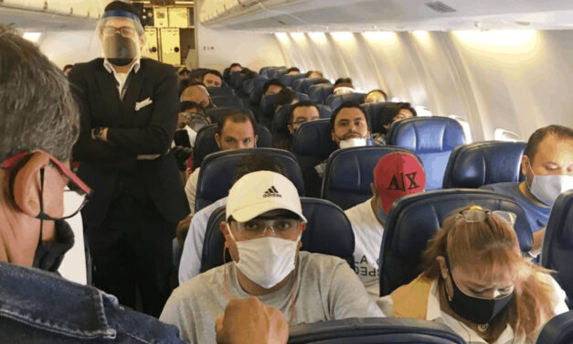 DEFINEN COMO OPCIONAL EL USO DE CUBREBOCAS EN AVIONES