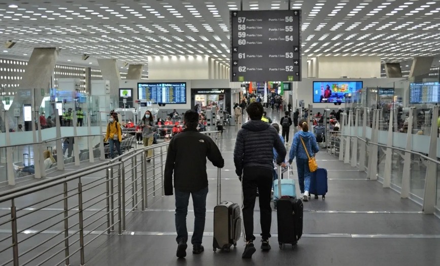 ORDENÓ SICT A AEROLÍNEAS AUMENTAR SU CAPACIDAD PARA REDUCIR DEMORAS