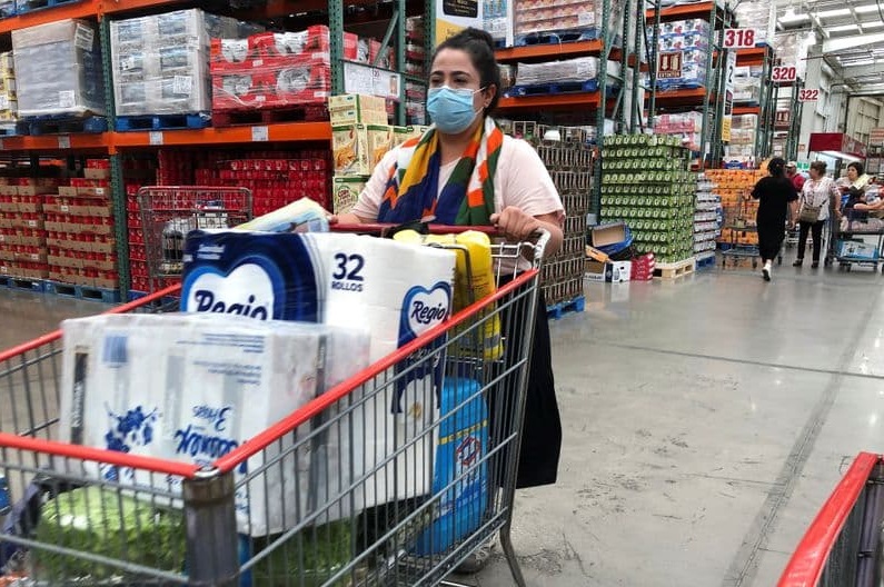 ESTIMAN QUE CONSUMO DE HOGARES MEXICANOS CERRÓ A LA BAJA EN 2022