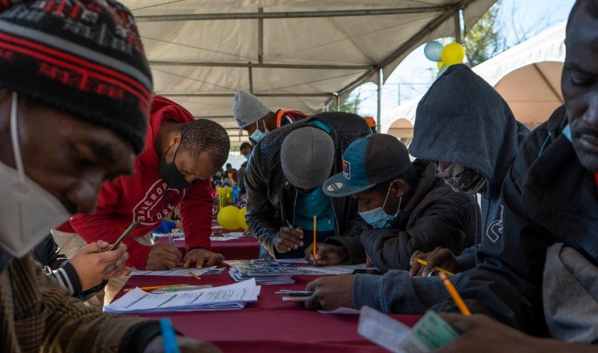 OFERTAN 10 MIL EMPLEOS PARA MIGRANTES EN BC