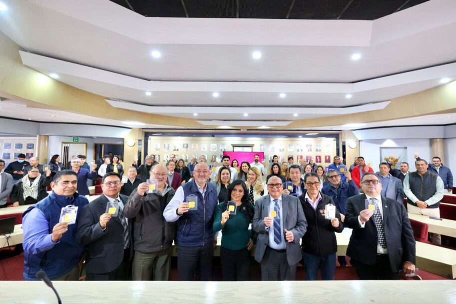 ENTREGÓ CANACO TIJUANA BOTONES DE EMERGENCIA A COMERCIOS