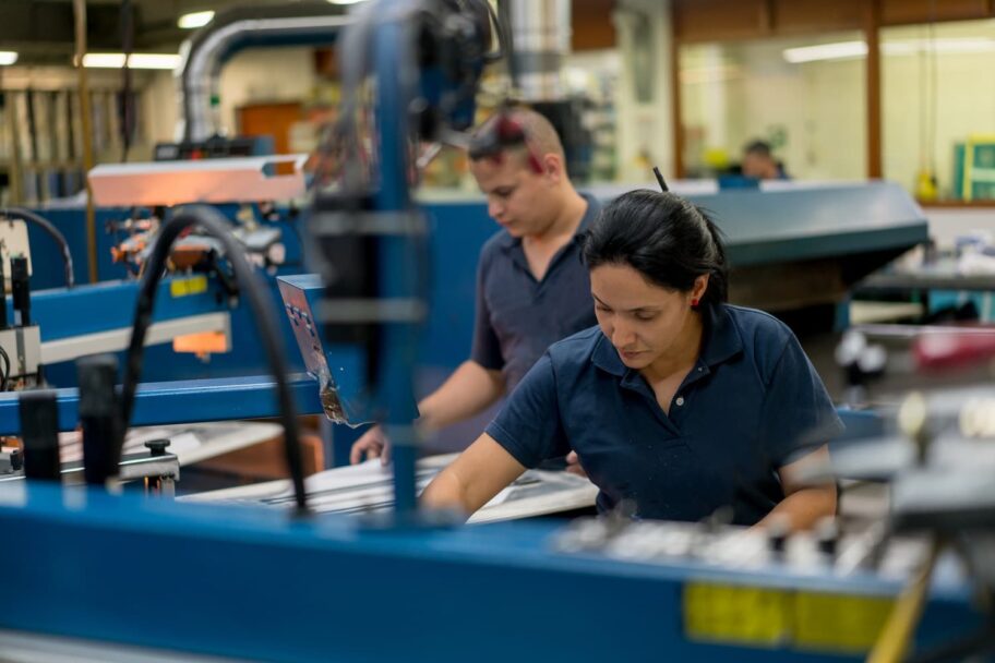 DEBEN EMPRESAS DE BC ANALIZAR LA REDUCCIÓN DE LA JORNADA LABORAL