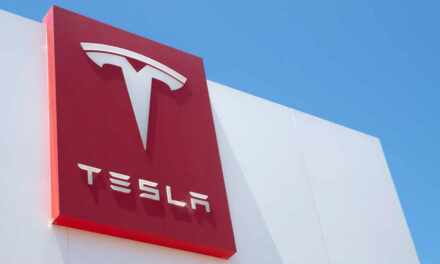 SE EXPRESAN MEXICANOS A FAVOR DEL ARRIBO DE TESLA EN NUEVO LEÓN