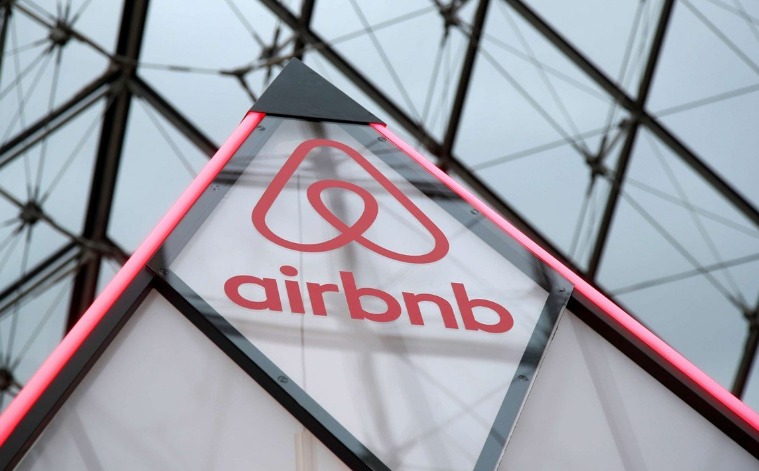 PODRÍAN SUPERANFITRIONES DE AIRBNB ABANDONAR PLATAFORMA
