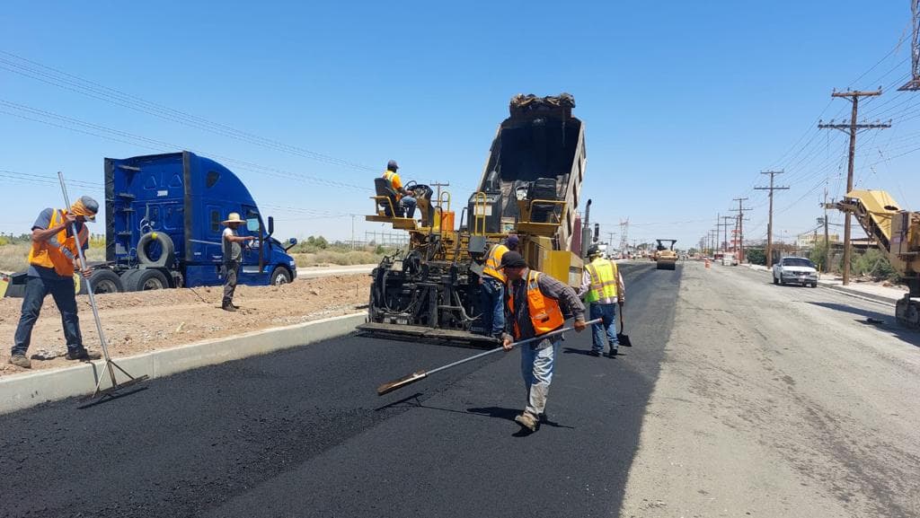 AVANZAN TRABAJOS EN CALZADA CETYS DE MEXICALI