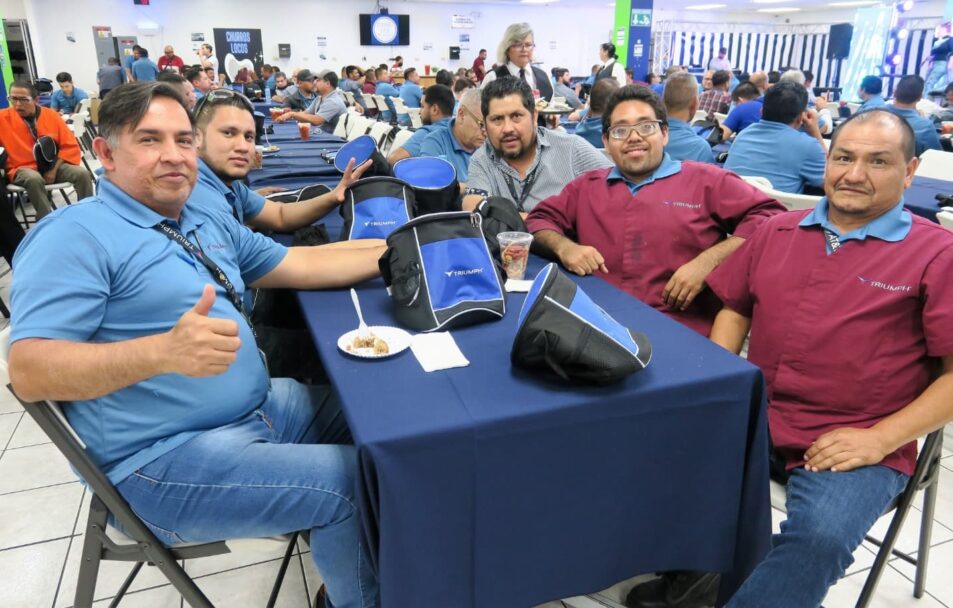 DISFRUTARON SU DÍA PAPÁS DE TRIUMPH