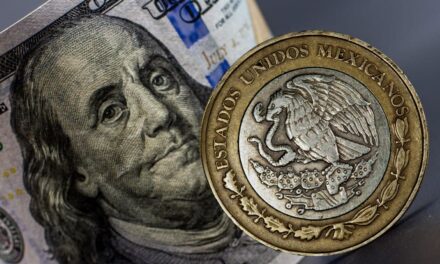 LOGRÓ EL PESO COTIZARSE EN 17.07 UNIDADES POR DÓLAR