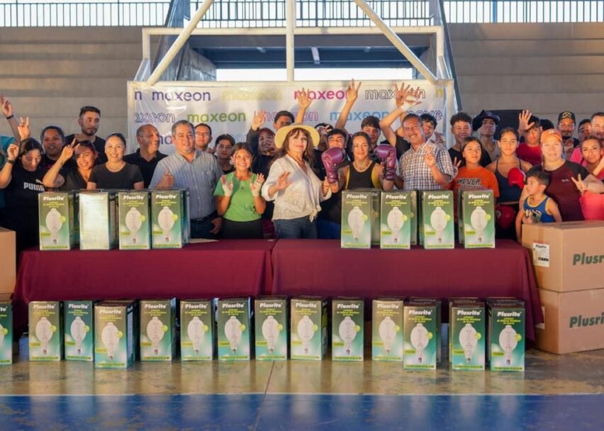 DONÓ MAXEON 71 LÁMPARAS AL AYUNTAMIENTO DE MEXICALI