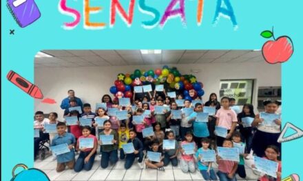 RECIBIÓ SENSATA A MÁS DE 50 NIÑOS DESTACADOS POR SU PROMEDIO ESCOLAR