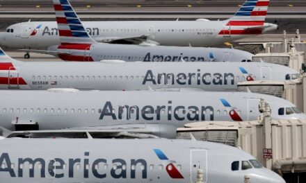 Refrenda American Airlines su compromiso con México