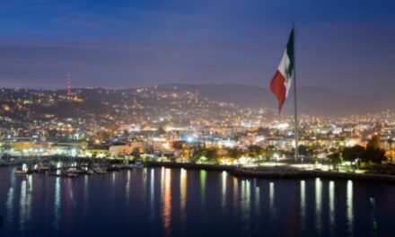 Señala CCEE que debe revisarse el contrato de luminarias para Ensenada