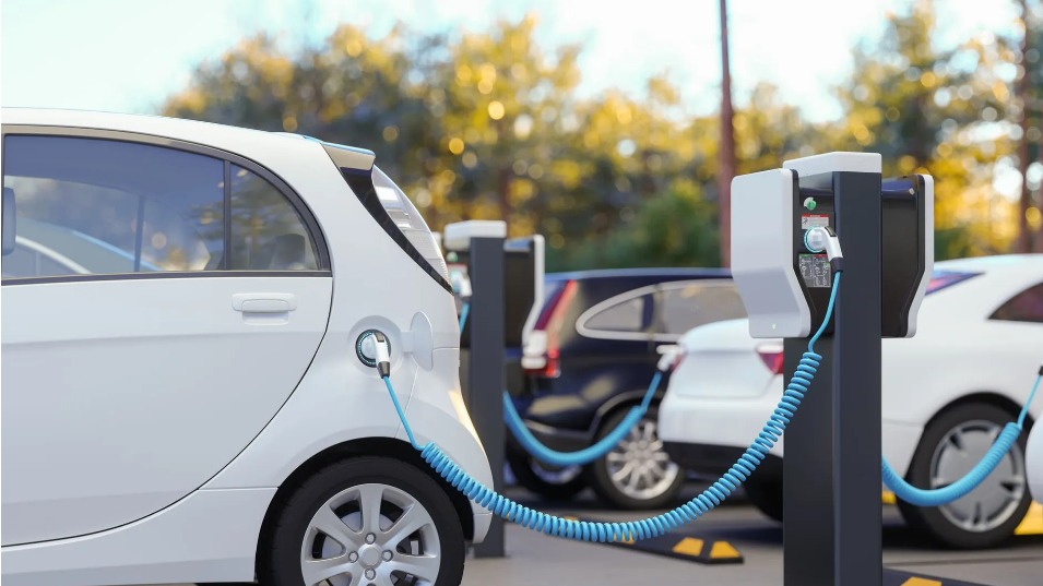 Empiezan mexicanos a planear más la compra de autos eléctricos