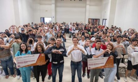 Beneficia Juventud BC con becas a estudiantes de preparatoria y universidades de Tecate