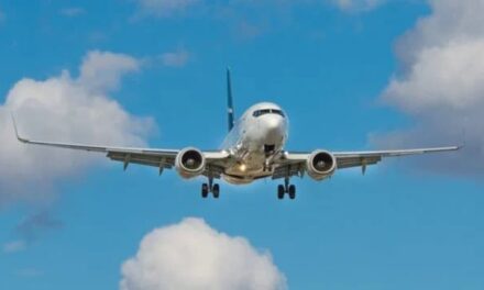 Descartan alza de precios para boletos de avión