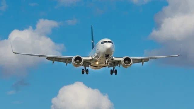 Descartan alza de precios para boletos de avión