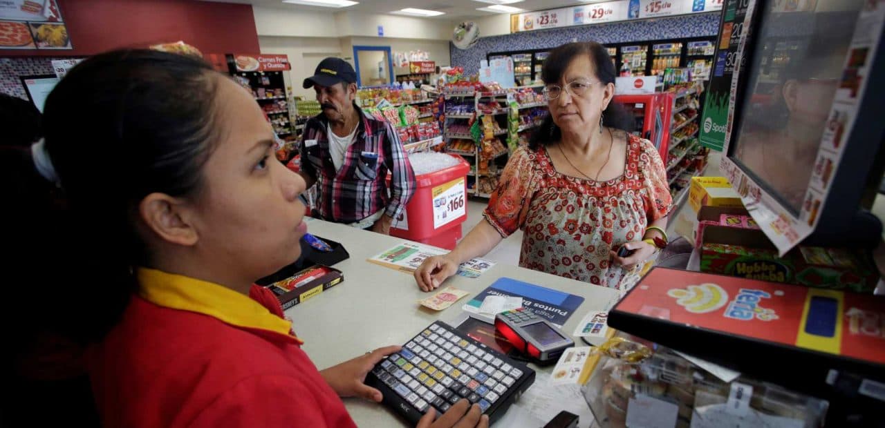 Planea FEMSA abrir 1,000 tiendas Oxxo al año en México