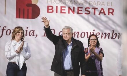 Anuncia AMLO aumento en pensiones y becas