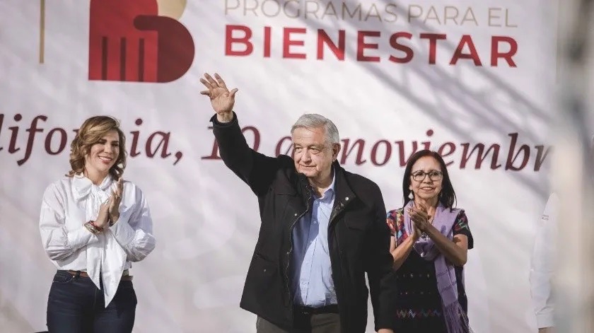Anuncia AMLO aumento en pensiones y becas