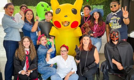 Se divirtieron colaboradores en sus creativos disfraces