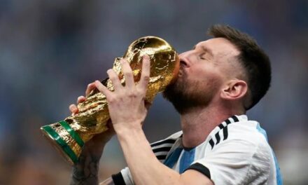 Podrían alcanzar precio récord camisetas que Messi portó en el mundial