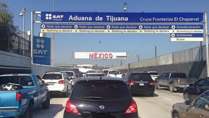 Sigue lento cruce a México por El Chaparral al entrar a Tijuana