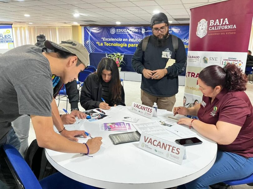 Vincularon a jóvenes estudiantes a su primer empleo
