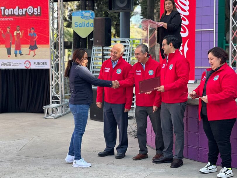 Otorgaron mil certificados de capacitación a mujeres trabajadoras