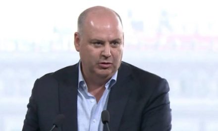 Debe reducirse la jornada laboral a mediano plazo