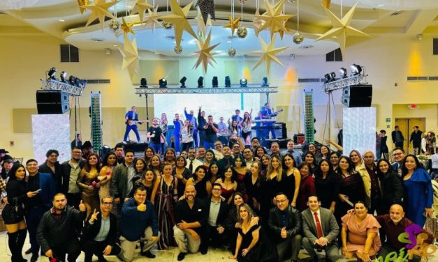 Disfrutó al máximo la familia de Advanced Energy su posada navideña