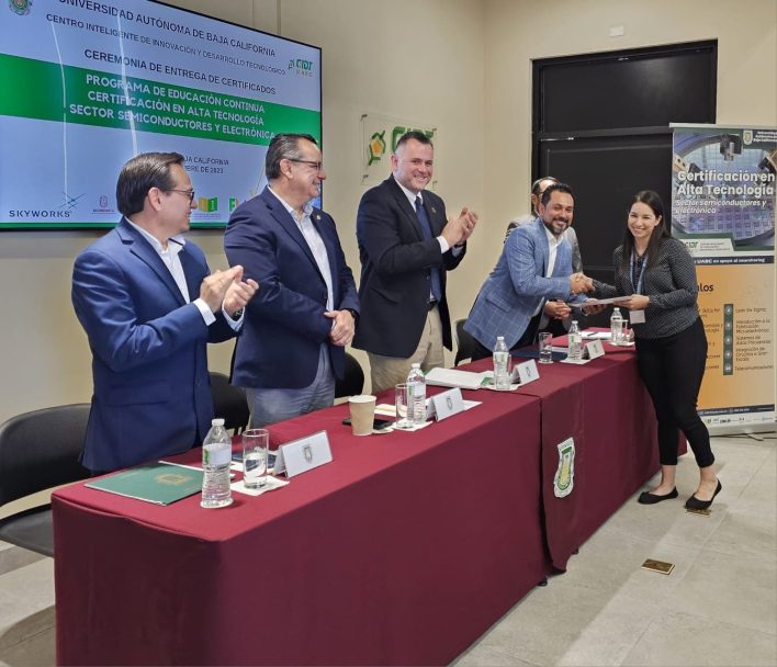 Forman talento para la industria estratégica de semiconductores