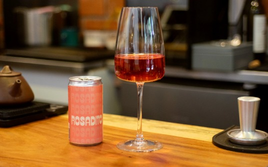 Busca vino enlatado conquistar el mercado mexicano