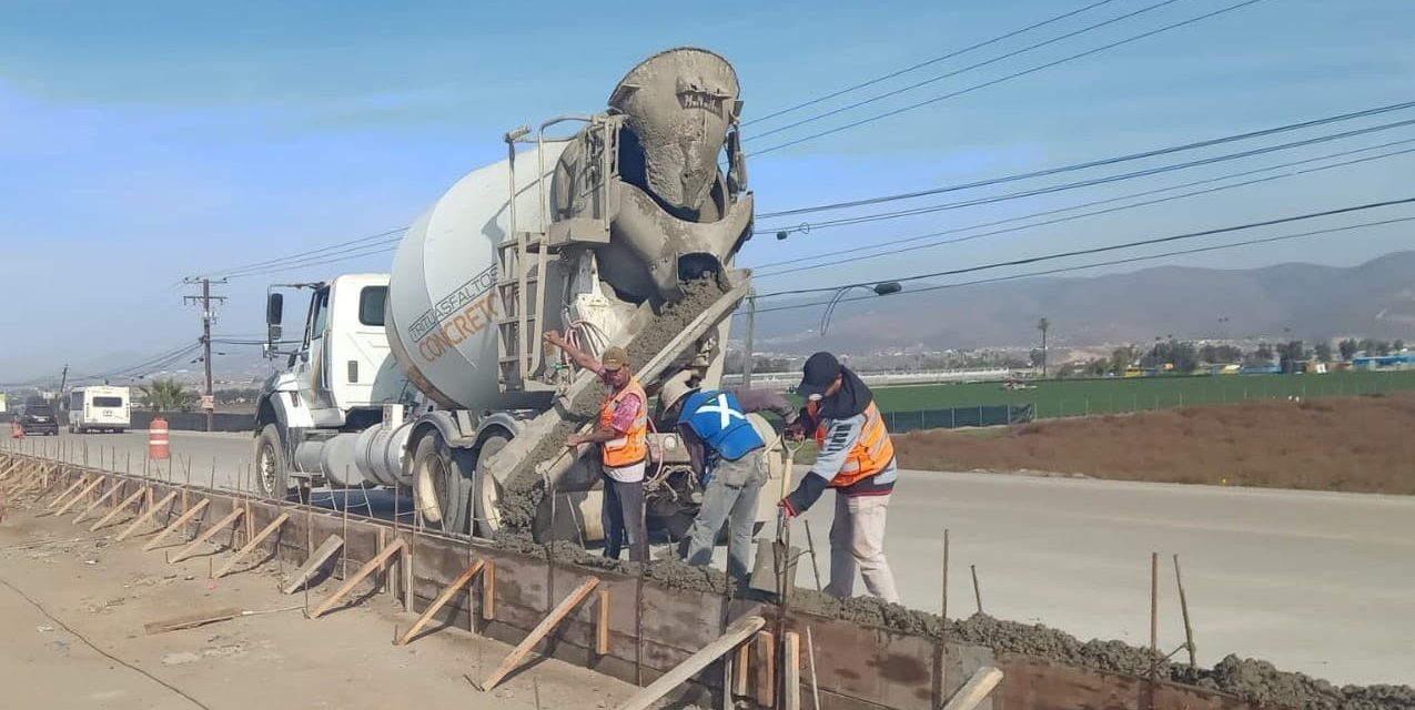 Exhorta SICT a manejar con precaución en carretera Chapultepec-Maneadero