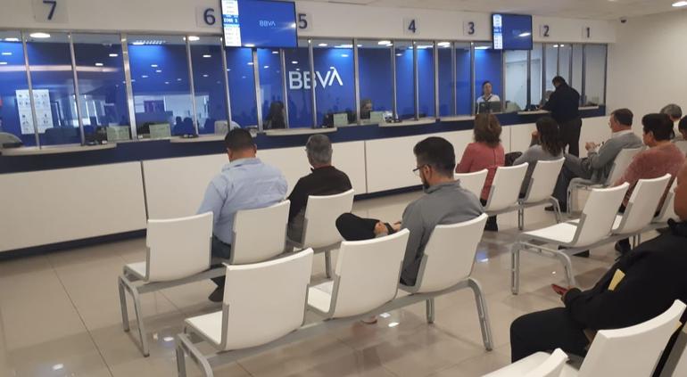 Contempla BBVA desaparecer sucursales físicas