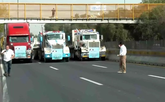 Se registra paro nacional de transportistas